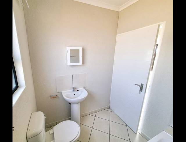 2 BEDROOM HOUSE FOR SALE IN LENASIA SOUTH